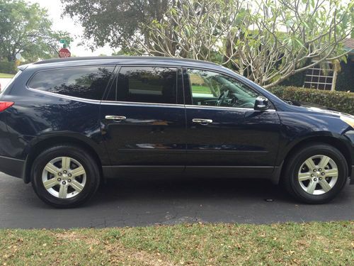 2011 chevrolet traverse dark blue metallic fwd 1lt very good condition