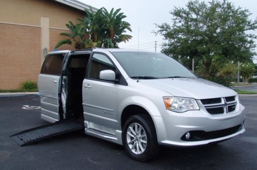 2012 dodge grand caravan r/t, braun xt wheelchair handicap van, only 8k mils