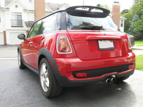 2008 mini cooper s, red with black cloth interior, manual, clean title
