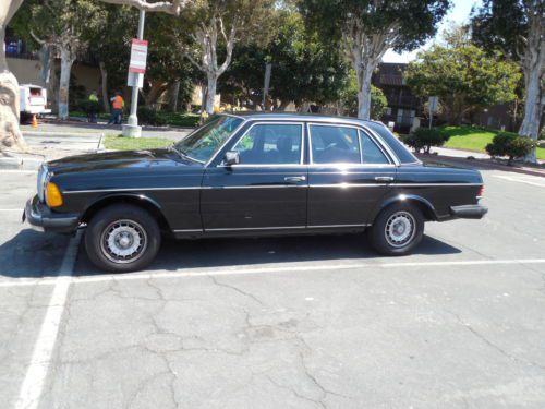 CALIFORNIA CAR BLACK ON BLACK 1985 300TURBO DIESEL, image 11