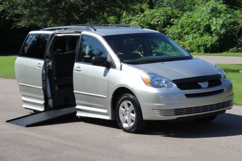 2004 toyota sienna le