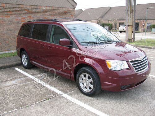 2008 chrysler town &amp; country loaded, salvage title no reserve bid to win it