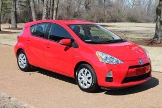 One owner prius hybrid   bluetooth   cd player   low miles    perfect carfax