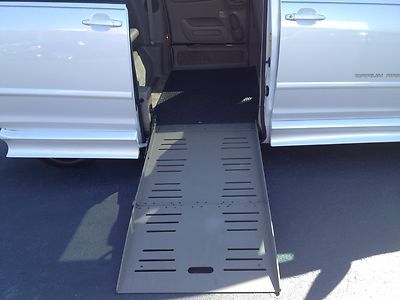 Braun mobility sienna van lots of room extra clean, look!