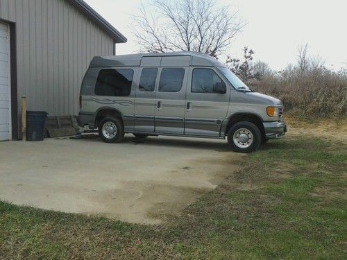 2004 ford e-250 base standard cargo van 2-door 5.4l wheelchair van!!!!