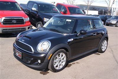 2012 mini cooper s hardtop 6 speed. pano roof, heated seats, 5264 miles