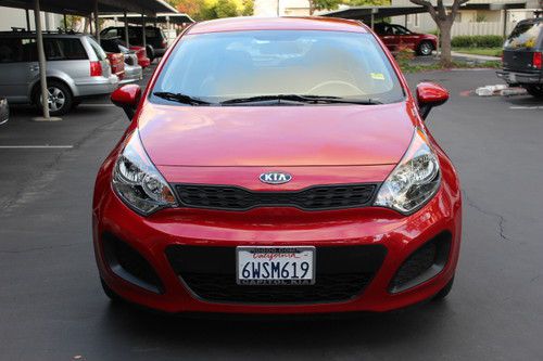 2013 kia rio ( excellent condition - like brand new )  gas saver 4 cylinder