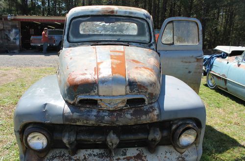 1952 ford pickup w/ flat head v8