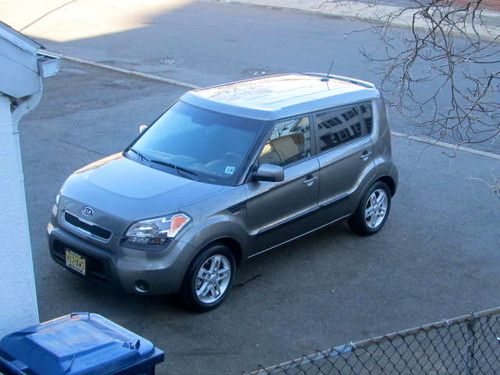 2011 kia soul plus hatchback 4-door 2.0l