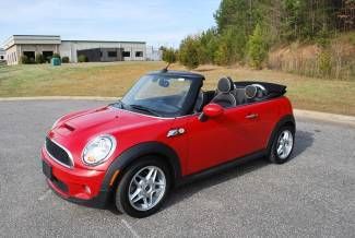 2010 mini cooper s convertible,red/black leather auto trans,car like new in/out