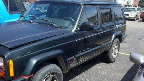 1998 jeep cherokee 239,372 miles yes:key starts/runs w jump rear drive shaft out