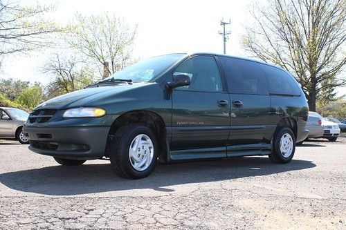 2000 dodge caravan handicap accessible... nr nice van!!!! runs and drives great