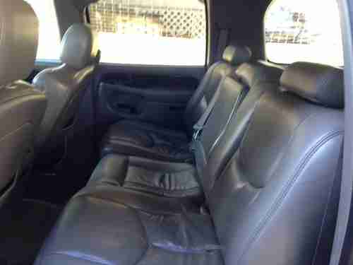 2005 Chevrolet Suburban 1500 LT Sport Utility 4-Door 5.3L, image 4
