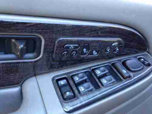 2005 Chevrolet Suburban 1500 LT Sport Utility 4-Door 5.3L, image 9
