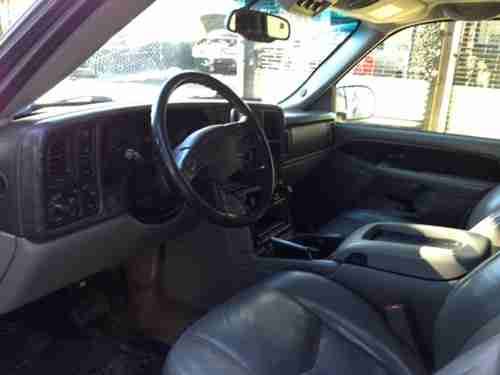 2005 Chevrolet Suburban 1500 LT Sport Utility 4-Door 5.3L, image 11