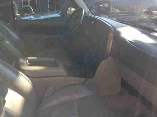 2005 Chevrolet Suburban 1500 LT Sport Utility 4-Door 5.3L, image 14