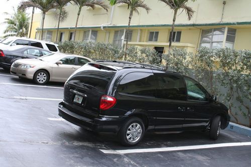 2007 chrysler town &amp; town limited - very clean - 137 k miles