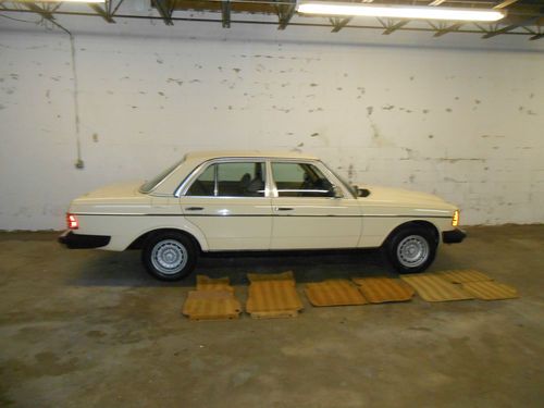 1984 mercedes benz 300d, turblo diesel, nicest one on ebay, no rust at all..