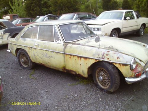 1966?????? mgb gt hardtop 2 door