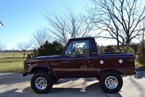Beautifully restored example of excellent original rare Mini-pickup Style Bronco, image 7