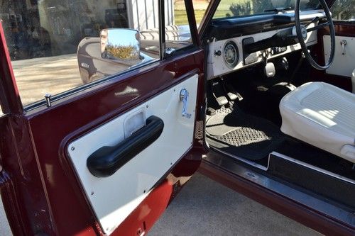 Beautifully restored example of excellent original rare Mini-pickup Style Bronco, image 10