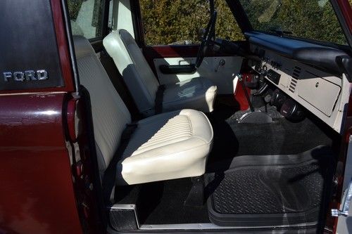 Beautifully restored example of excellent original rare Mini-pickup Style Bronco, image 11