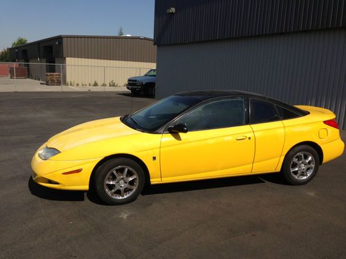 2001 saturn sc2 base coupe 3-door 1.9l limited edition "bumble bee"