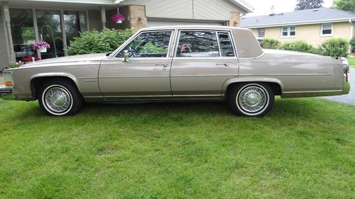 Cadillac fleetwood brougham  low miles survivor  ver y nice look@@@