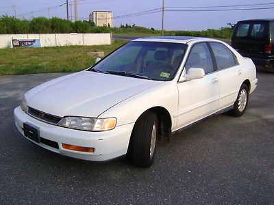 White 5 speed cust snd sys cd radio usb port sun roof pwr locks/wndws cold air