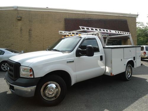 2006 ford f350 utility truck, v8 gas, dual rear wheels, looks and drives great!!