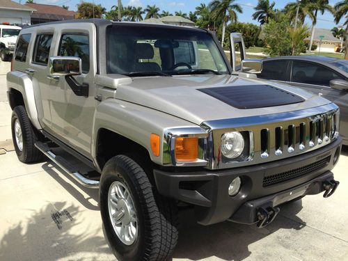 Clean carfax, 2006 hummer h3 sport utility 5-door 3.7l 5 cyl  low rsv, clr title