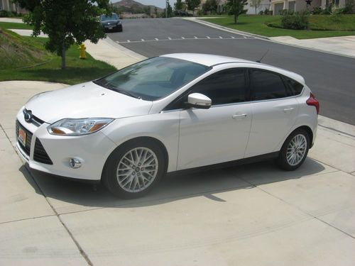 2012 ford focus sel,leather/bluetooth &amp; sync package/17" alloys/likenew must see
