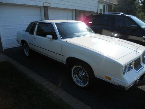 1983 oldmobile cutlass white.2door.blue interior.excellent condition.