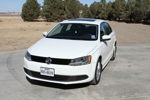 2011 volkswagen jetta tdi le sedan diesel auto hands free bluetooth ipod  radio