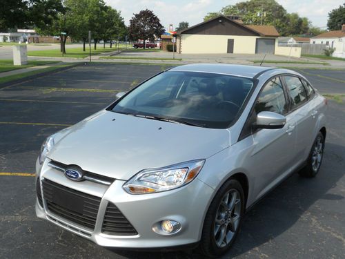 2013 ford focus se sedan 4-door 2.0l