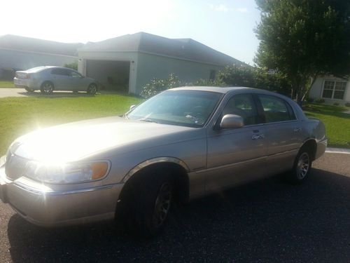 2000 Lincoln Town Car Signature Sedan 4-Door 4.6L, US $4,999.00, image 3