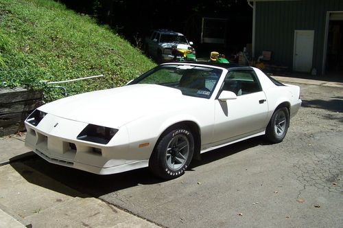1983 chevrolet camaro z28 coupe 2-door 5.7l