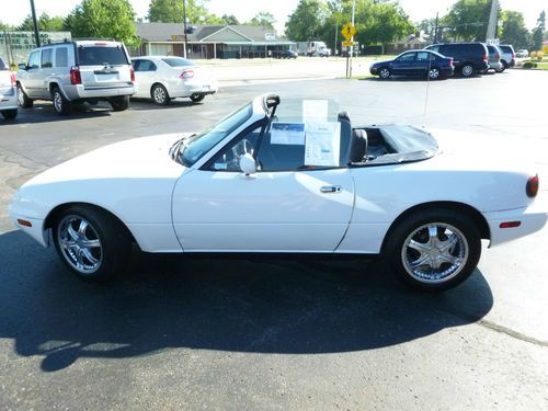 1990 mazda miata base convertible 2-door 1.6l