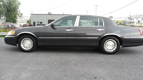 2001 lincoln town car 4-door sedan executive series