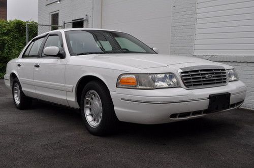 2000 ford crown victoria lx sedan 4-door 4.6l