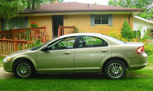 Chrysler sebring 2004, 4 cyc, auto, air, great gas mileage, adult owned!!!!!!!!!