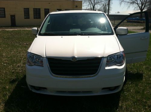 2010 chrysler town &amp; country limited mini passenger van 4-door 4.0l