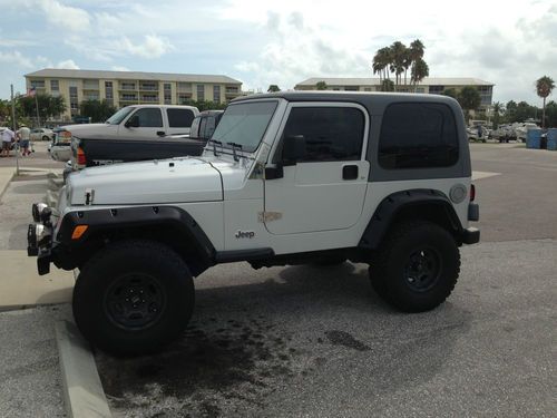 2003 jeep wrangler tj sport 2-door 4.0l 6 cylinder hardtop 5 speed transmission