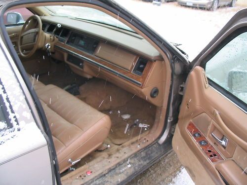 1994 Lincoln Town Car Executive Sedan 4-Door 4.6L, image 13