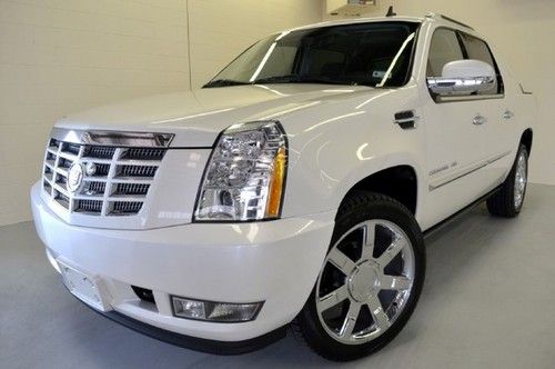 2011 cadillac~escalade~ext~awd~nav~rcam~roof~tv/dvd~22s~we finance