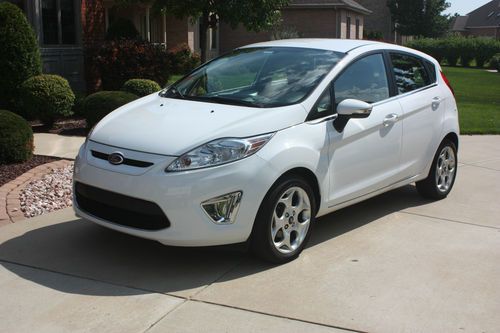 2011 ford fiesta ses hatchback 4-door 1.6l manual sirius bluetooth