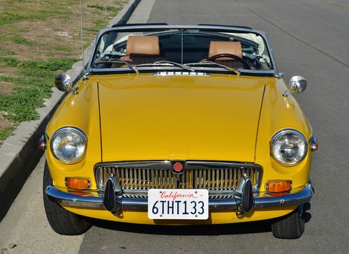 1970 mgb yellow, split bumper
