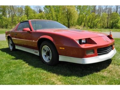 Iroc z 28 v-8 5.0l ho 5 speed manual shift t-tops clean stock condition!