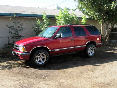 1996 Chevrolet Blazer LT Sport Utility 4-Door 4.3L TOW AWAY NEED FUEL PUMP & BAT, image 2