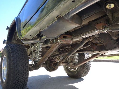 Rocky Roads Legend Ford Bronco with 12